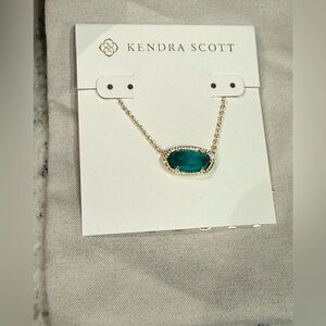 💚Brand New Elisa Gold Pendant Necklace in Emerald Cat’s Eye